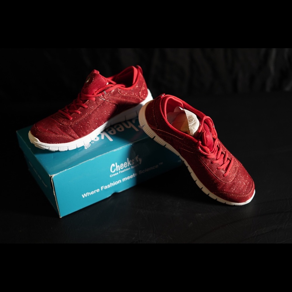 Cheeks tennis shoes